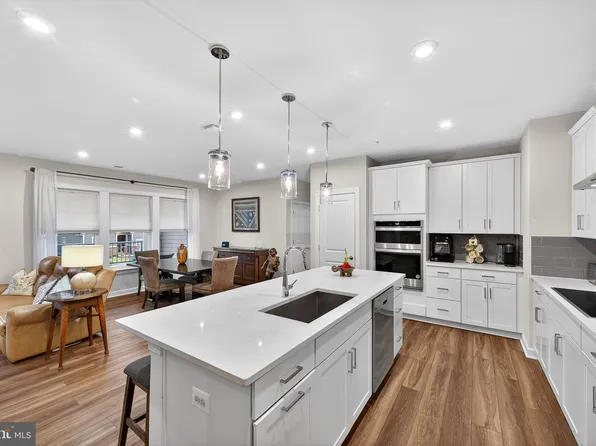 21630 Hawksbill High Cir Unit 204, Sterling, VA 20164