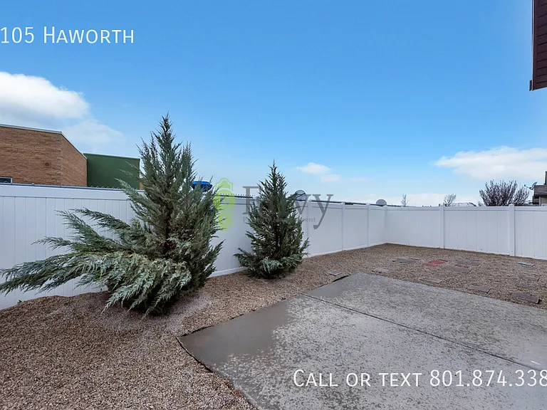 1105 W Haworth Dr — Photo 13