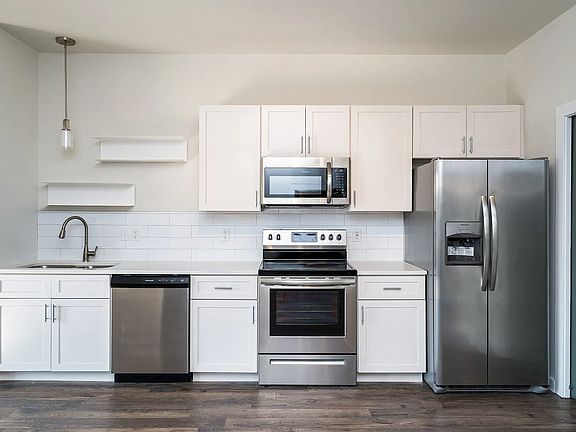 4th image of 1900 12th Ave S #419