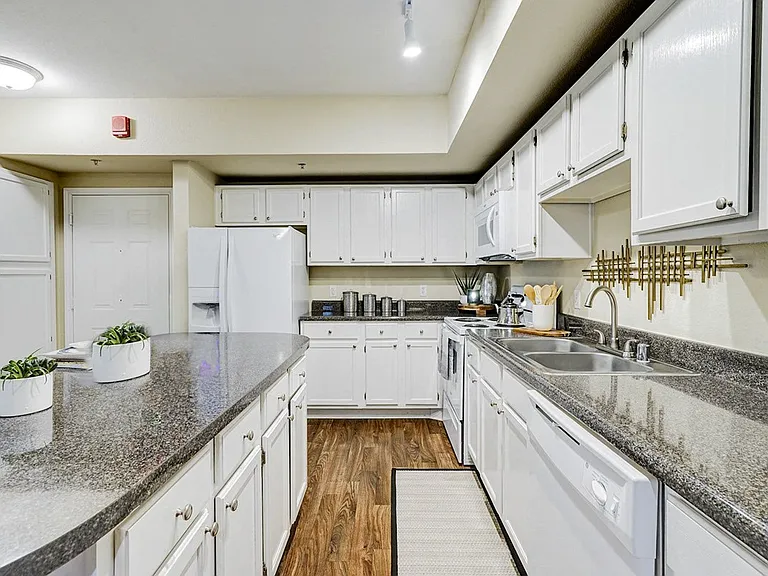 Villas at Katy Trail Apartments — Photo 6