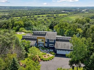 10460 Bluff Cir, Chaska, MN 55318