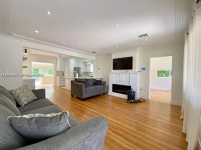 9472 Byron Ave — Photo 5