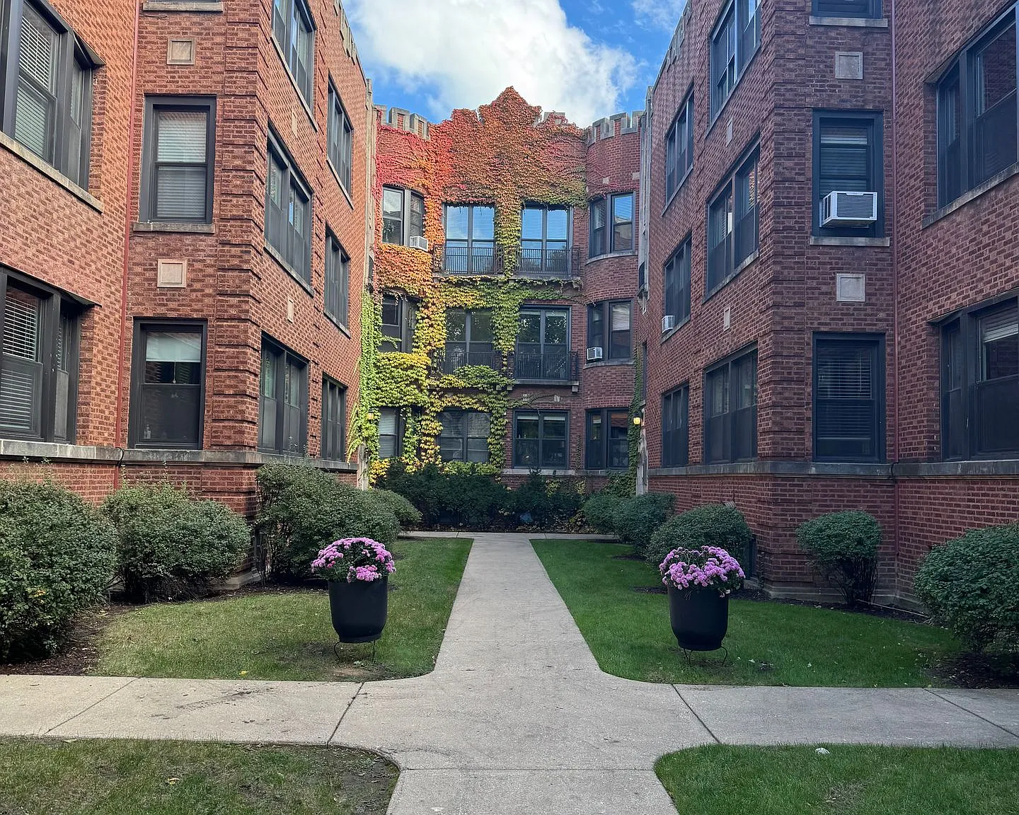 929 Michigan — Photo 3