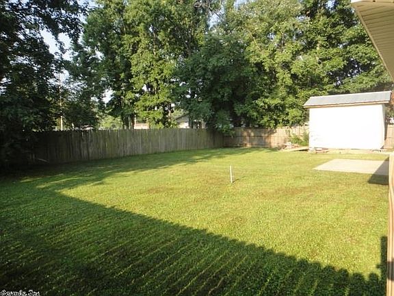 4th image of 109 W Lauren Ln