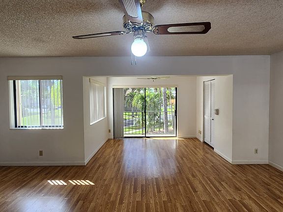 3rd image of 537 Shady Pine Way