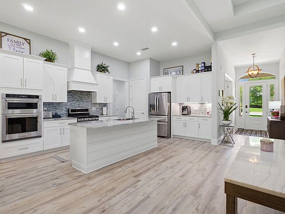 2nd image of 7703 Freesia Cir