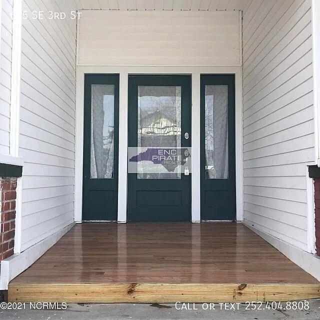 3 bed, $1,200 — Photo 2