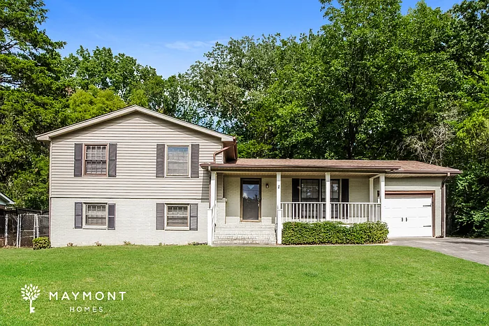 3 bed, 2.5 bath, 1939 sqft, $1,745 — Photo 1