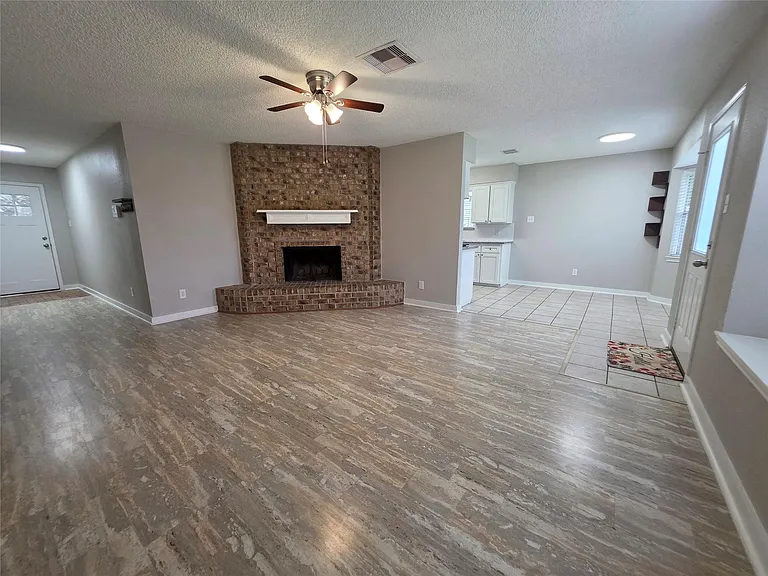 6607 Rockfield Dr — Photo 2