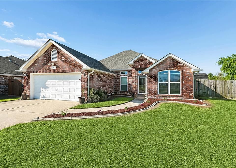 1st image of 62 Ridgewood Dr