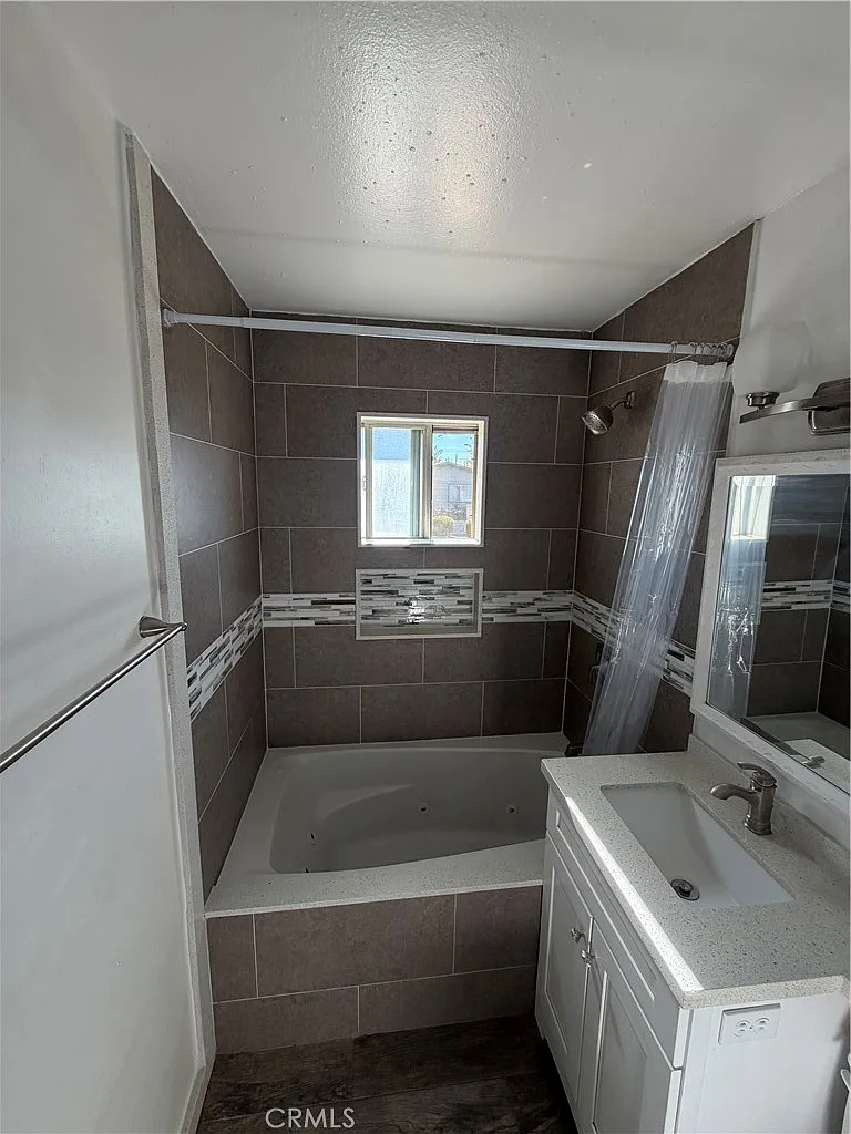 4 bed, 1269 sqft, $3,300 — Photo 2
