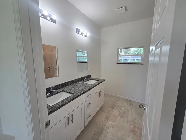 53 Joan Ave S — Photo 10