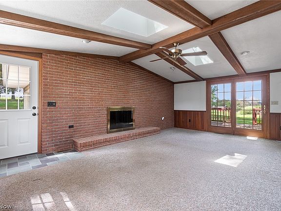 5th image of 1375 Schrader Rd