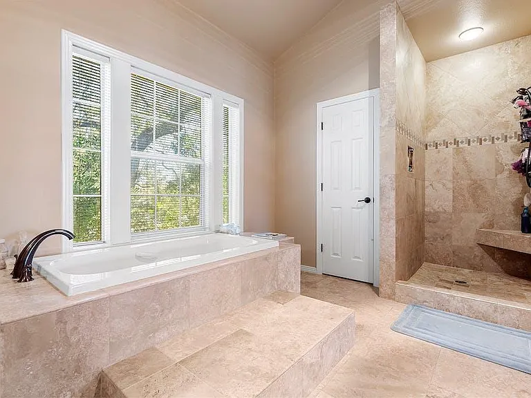 1207 Lakeway Dr — Photo 22