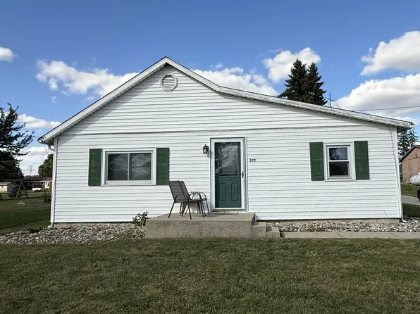 202 W Mulberry St, Waynesfield, OH 45896