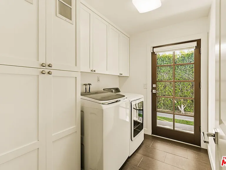1026 S Windsor Blvd — Photo 49