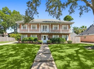3741 Red Oak Ct, New Orleans, LA 70131