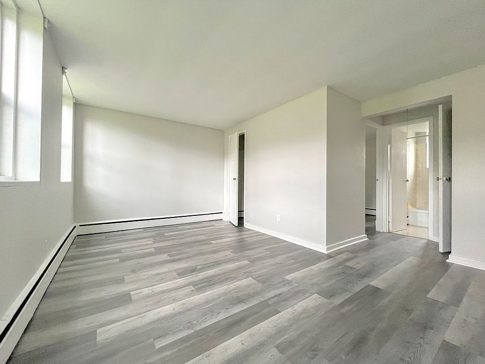 1st image of 64 Linda Dr APT 1
