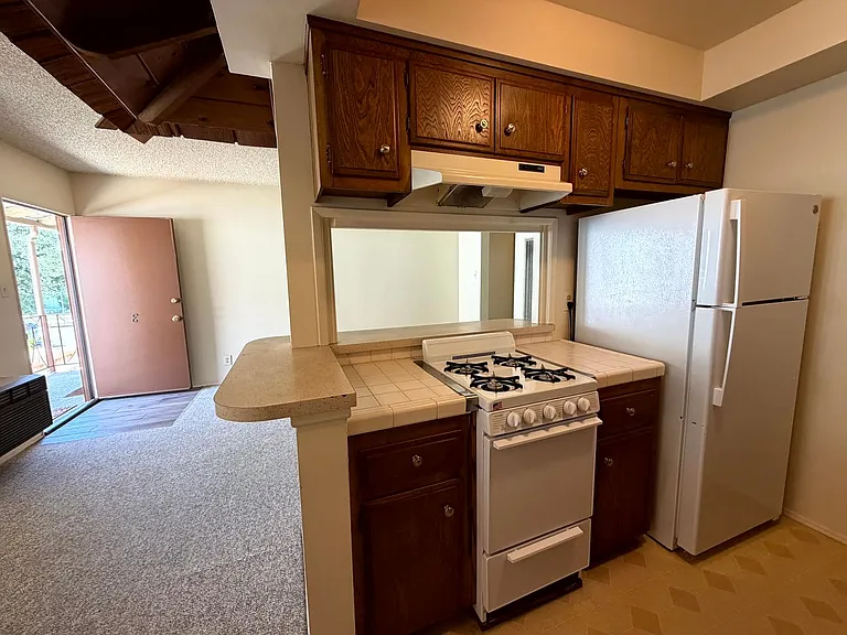 307 N Curtis Ave — Photo 6