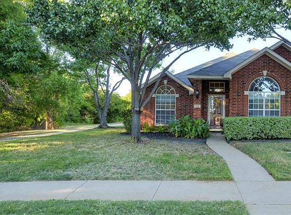3rd image of 421 Hoover Dr