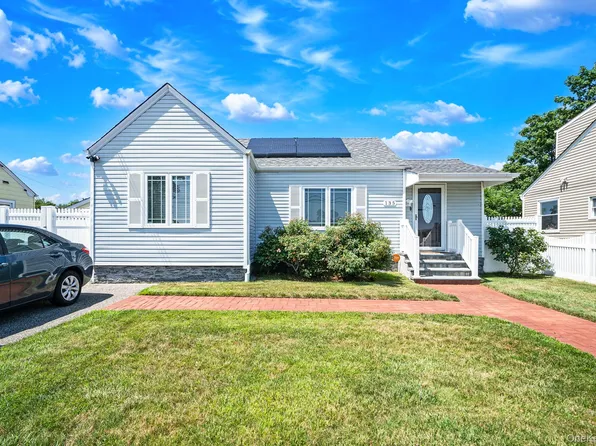 135 Clayton Street, Central Islip, NY 11722