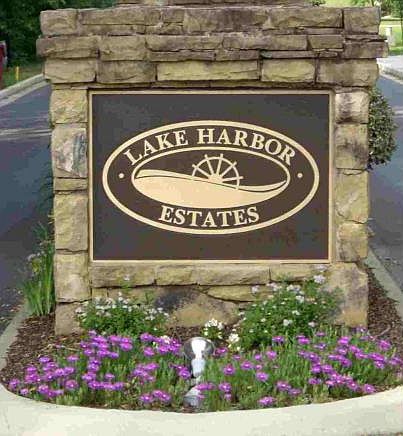 1st image of 120 Lake Harbor Dr