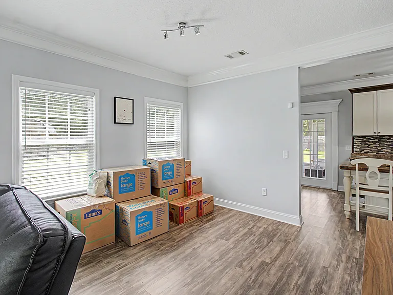151 Lincoln Way NE — Photo 5