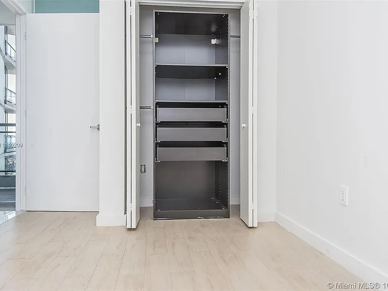 92 SW 3rd St #4006 — Photo 15