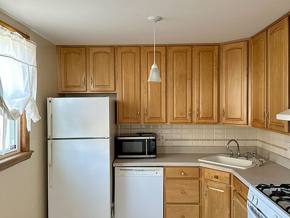 Eat-in Kitchen with entrance to deck