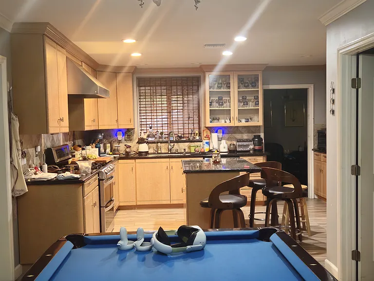 7624 Irondale Ave — Photo 3