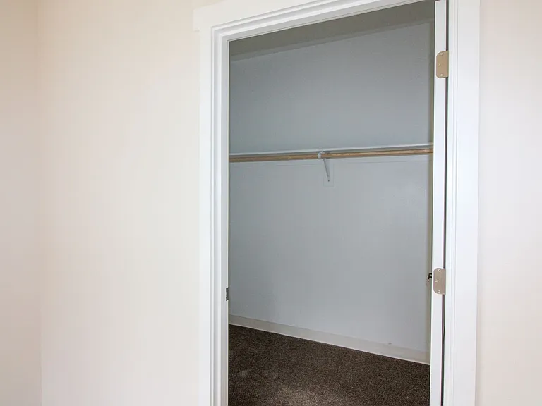 Creek's Edge Apartments — Photo 71