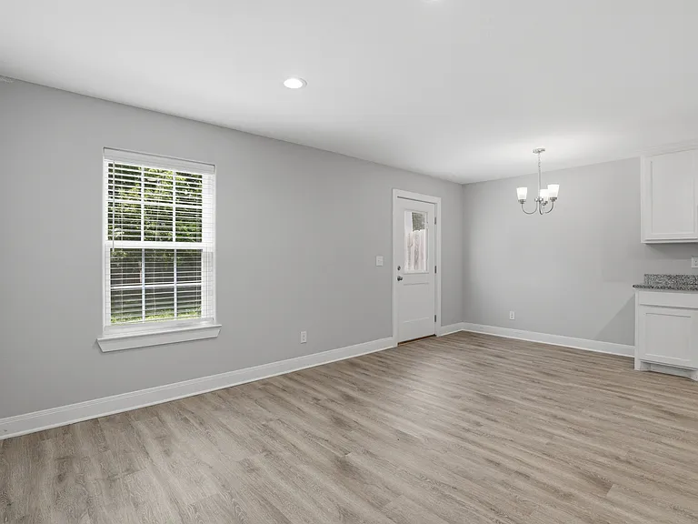 1022 W Shepherd St — Photo 8
