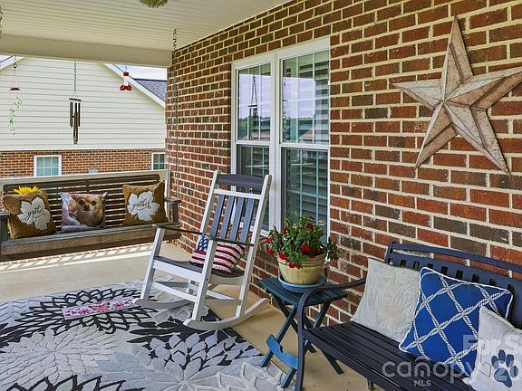 3rd image of 117 Richmond Ct