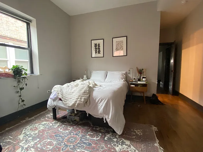 915 W Addison St #3 — Photo 4