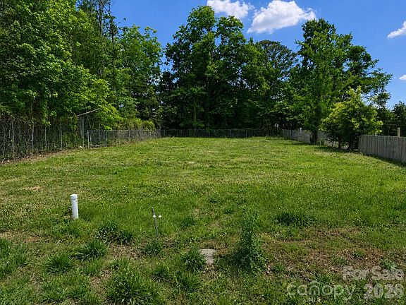 2nd image of 421 Dawn Cir