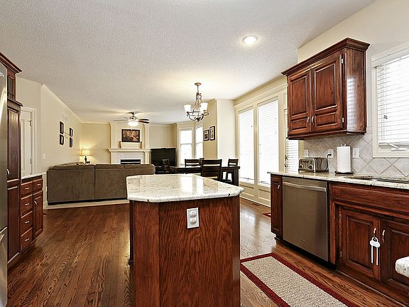 5th image of 5927 W 152nd Ter