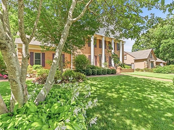 5th image of 8154 Meadow Glen Dr