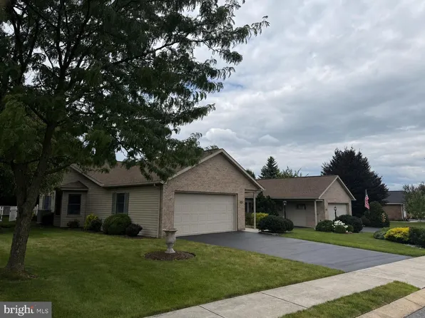312 Woodvale Dr, Chambersburg, PA 17201