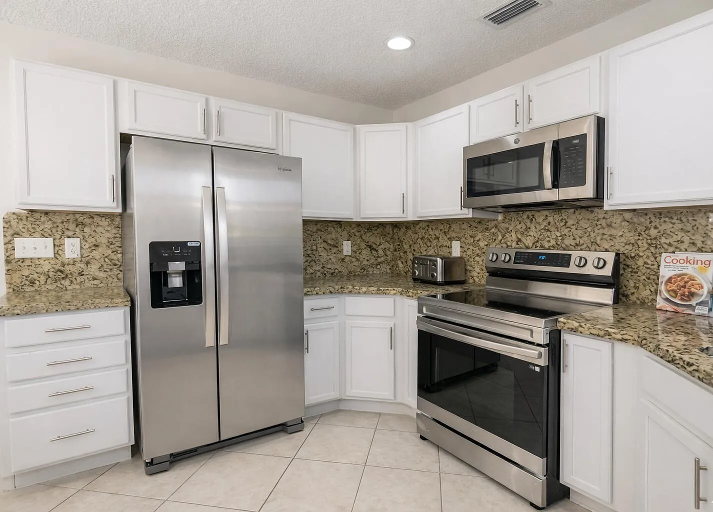 3 bed, 2.5 bath, 1449 sqft, $2,950 — Photo 2
