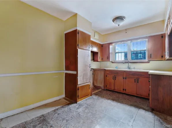 738 E 95th Streets, Brooklyn, NY 11236