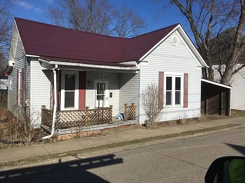 204 E Church St Photo 1