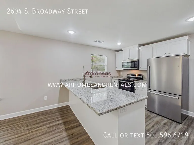 2604 S Broadway St — Photo 4