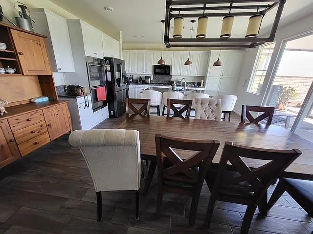 3 bed, 4.0 bath, 3090 sqft, $980 — Photo 3
