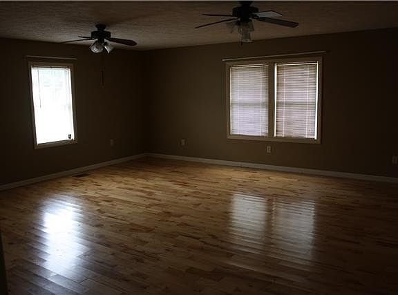 3rd image of 2055 Everett Ln