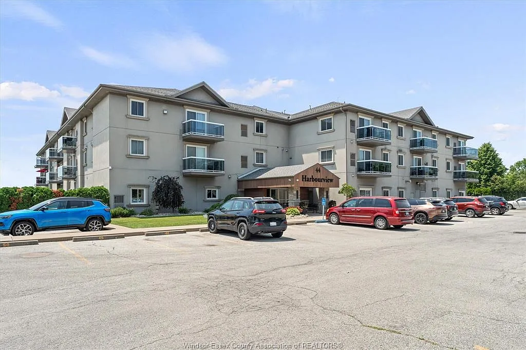 2 bed, 1.5 bath, 836 sqft, $2,250 — Photo 2