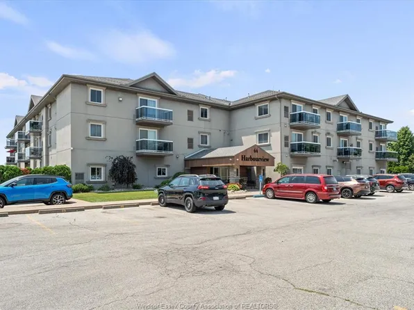 44 Robson Rd #106, Leamington, ON N8H 5E4