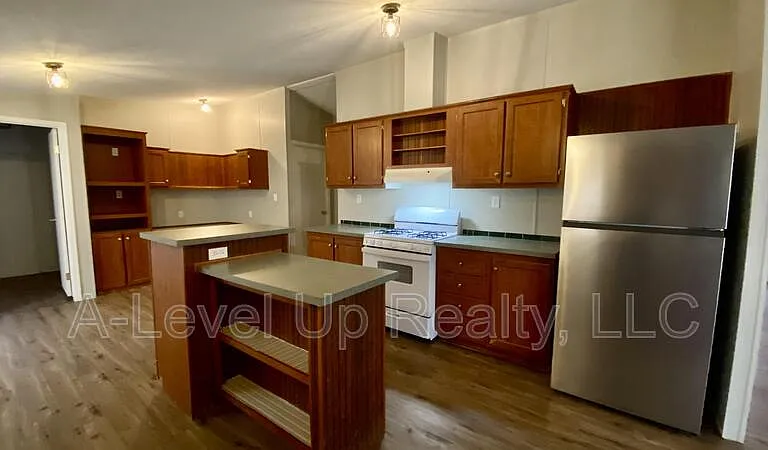 315 W Lee St — Photo 5