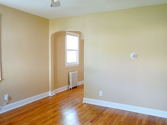 3rd image of 8105 Greenwood Ave APT D