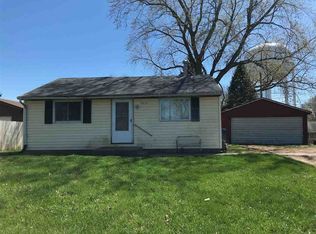 1915 Glendale Rd, Clinton, IA 52732
