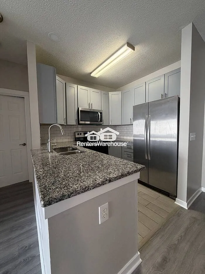 3 bed, 2.0 bath, 1300 sqft, $2,495 — Photo 3